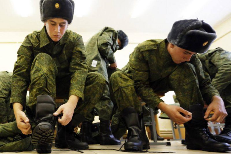 Молодой человек призывного возраста
