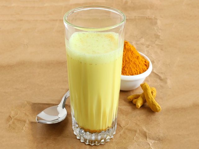 молочная смесь с куркумой от простуды