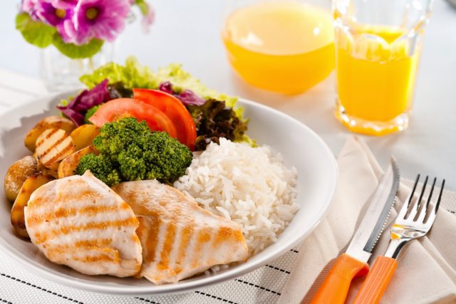 Примерно 20 % продуктов должны иметь животное происхождение