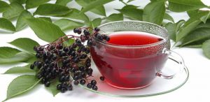 Чтобы чай стал более вкусным, но при этом не потерял своих целебных свойств, советуем добавить ложку меда в кружку