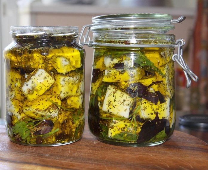 Сыр маринованный в оливковом масле