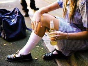 Причины прыщиков в волосистой части головы у взрослых