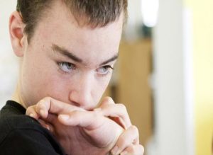 От чего болезнь бывает у подростков?