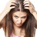 Псориаз волосистой части головы: причины, симптомы, лечение, профилактика